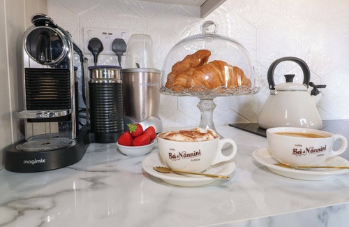 Quorndon House | WILD PEACE COTTAGE, pet friendly, character holiday cottage in Quorn