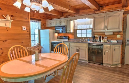 Millersburg Cabin | Wild Rose Cabin: 9.8 Rated Retreat with Hot Tub & Kitchen