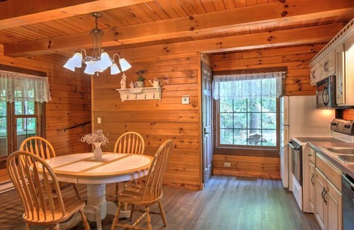 Millersburg Cabin | Wild Rose Cabin: 9.8 Rated Retreat with Hot Tub & Kitchen