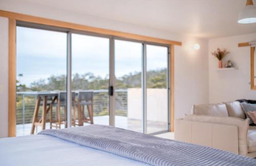 Bicheno Villa | Wild Sanctuary: Family-Friendly Escape with Top Guest Ratings
