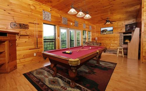 Gatlinburg - Pigeon Forge Villa | Wild Turkey Lodge: Family-Friendly Retreat with a Hot Tub