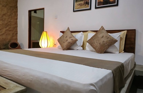 Vanathavilluwa Bed & Breakfast | Exceptional Wild Wadi Wilpattu: Poolside Family Retreat