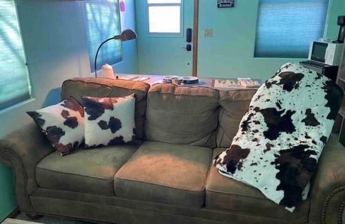 Rifle House | Explore Wild West Rockies: Pet Friendly with Hot Tub & Ocean View