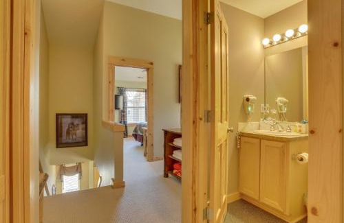 Government Camp House | Explore Wild West: Family-Friendly Stay with Pool & Hot Tub