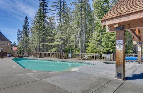 Government Camp House | Explore Wild West: Family-Friendly Stay with Pool & Hot Tub