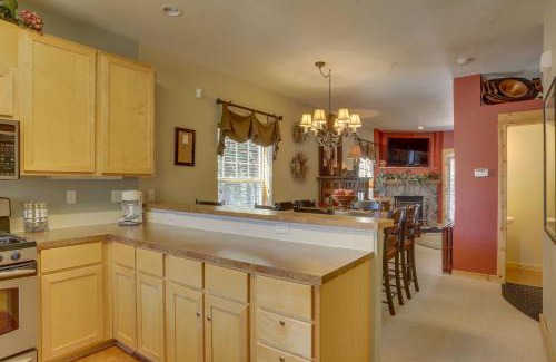 Government Camp House | Explore Wild West: Family-Friendly Stay with Pool & Hot Tub