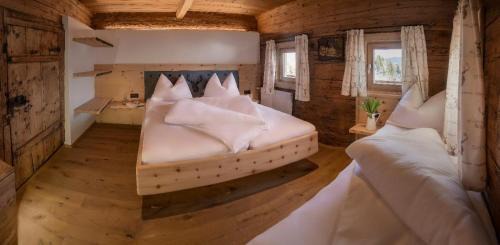 Fuegenberg House | Wildauhof - Alm: Family-Friendly Retreat with Hot Tub