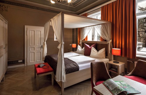 Rothenburg ob der Tauber Hotel | Discover Wildbad Rothenburg: Family-Friendly & Accessible Stay