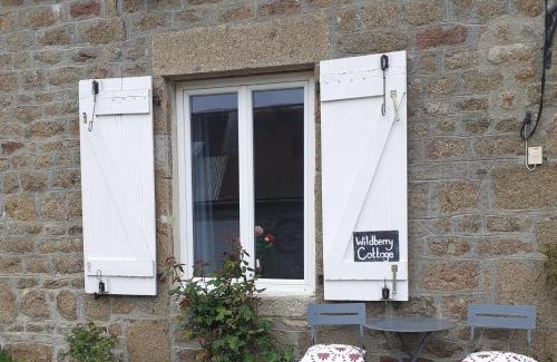 Lignieres-Orgeres House | Explore Wildberry Cottage: Guest Rated 9.4 with Hot Tub