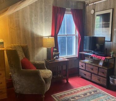 Jackson Hotel | Discover Wildcat Inn and Tavern: Pet-Friendly Retreat