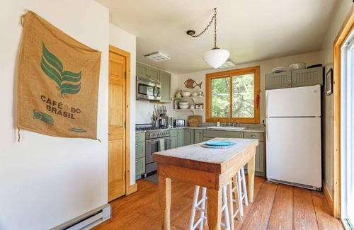 Claryville Cabin | Scenic Wildcat Mountain Cabin with Hot Tub and Views