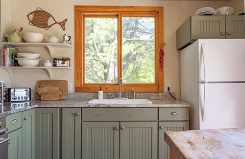 Claryville Cabin | Scenic Wildcat Mountain Cabin with Hot Tub and Views