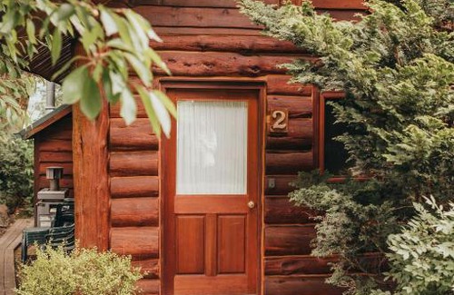 Stevenson Cabin | Enjoy Riverside Bliss at Wilder and Pine Cabins