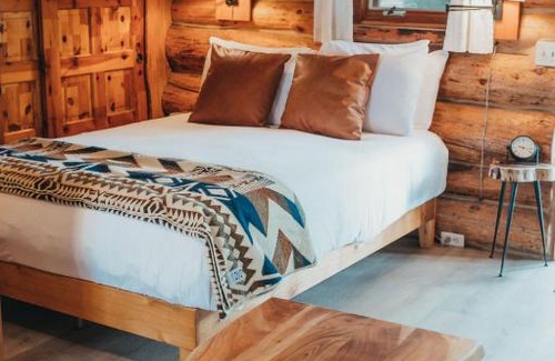 Stevenson Cabin | Enjoy Riverside Bliss at Wilder and Pine Cabins