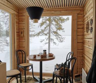 Rovaniemi House | Idyllic Wilderness Cabin Onnela with Private Beach Access