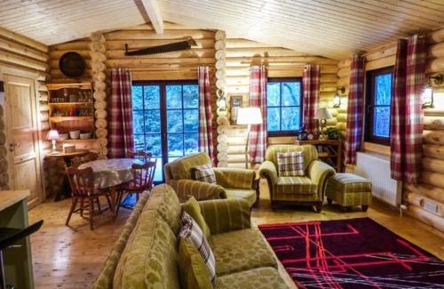 Pontesbury House | Guest Rated Wilderness Lodge: Family-Friendly Retreat