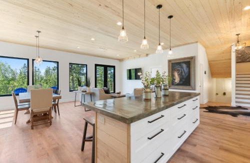 Kalispell House | Discover Family-Friendly Wilderness Retreat Experience