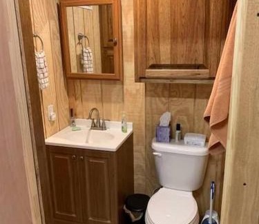 Jacksboro House | Discover Wilderness Roost on Lake Godstone - 10/10 Rated Stay