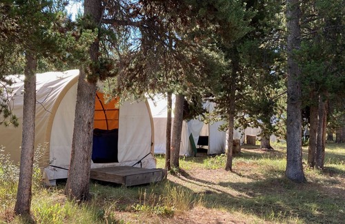 Flagg Ranch Bed & Breakfast | Top-Rated Wilderness Trails Outfitters - Bedroll & Breakfast