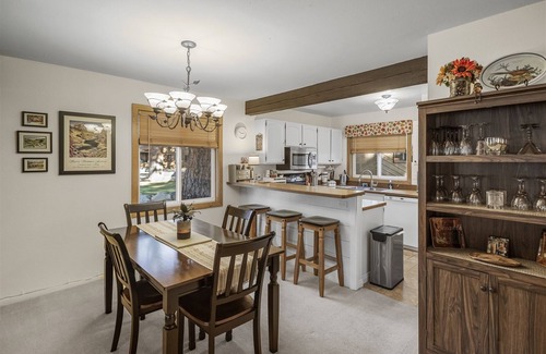 Mammoth Lakes Condo | Wildflower 23: Top-Rated Getaway with Pool & Spa
