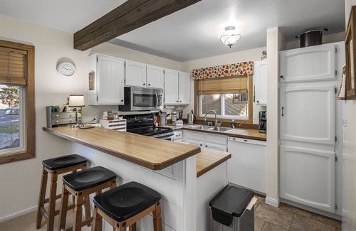 Mammoth Lakes Condo | Wildflower 23: Top-Rated Getaway with Pool & Spa