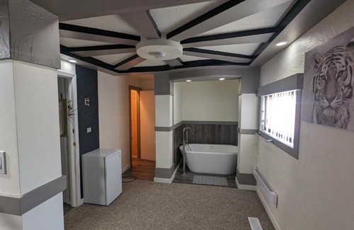 Manitoba House | Budget-Friendly Wildgoose Accommodation for Families