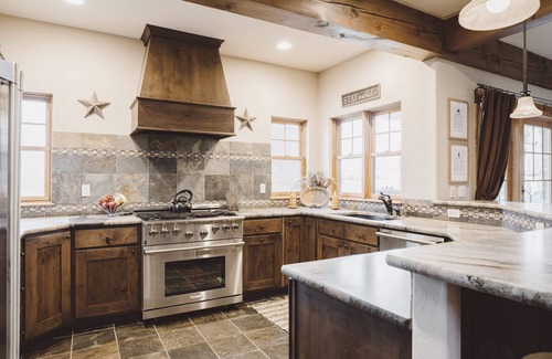 Grand Elk Ranch House | Experience Wildhorse Chalet: Hot Tub & Top-Rated Comfort