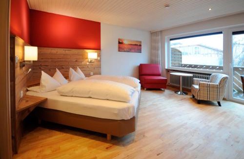 Loffingen House | Wildkräuter-Gasthof Linde: Pet-Friendly Retreat with Breakfast