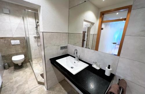 Loffingen House | Wildkräuter-Gasthof Linde: Pet-Friendly Retreat with Breakfast
