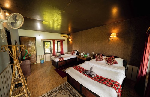 Sauraha Resort | Family-Friendly Wildlife Adventure Resort with Dining Options