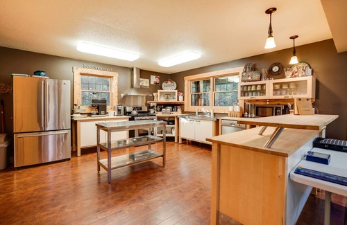 Chippewa Falls Cabin | Exceptional Wildwood Cabin and Retreat with Breakfast Included