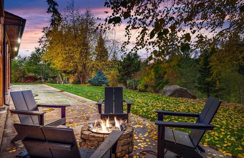 White Salmon House | Wildwood Mountain Modern Log Cabin with Game Room & Pool