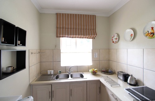 Centurion Apartment | Wilger Guesthouse: Family-Friendly Stay with Pool & Breakfast