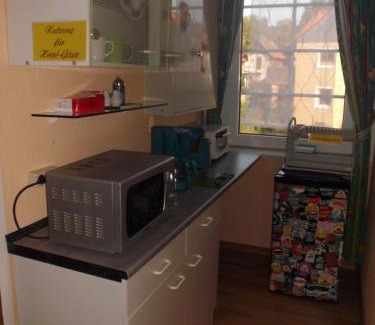 Ebergotzen Hotel | Welcoming Wilhelm Busch Stube: Family & Pet-Friendly Stay