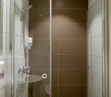 Tonsberg Hotel | Elegant Wilhelmsen House: 4-Star Comfort with Spa & Hot Tub