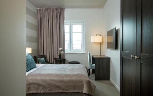 Tonsberg Hotel | Elegant Wilhelmsen House: 4-Star Comfort with Spa & Hot Tub