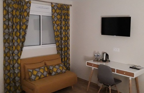 La Roche-sur-Yon Bed & Breakfast | WILL'HÔTE Room by the way