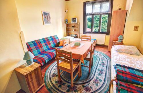 Makow Podhalanski House | Willa Świt: Family-Friendly Retreat with Oceanfront Pool