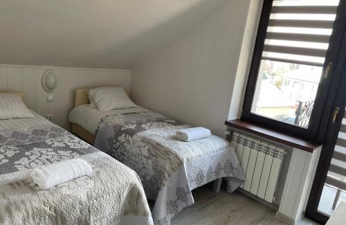 Grodek Nad Dunajcem House | Beautiful Willa Anna: Private Beach & Ocean Views Await