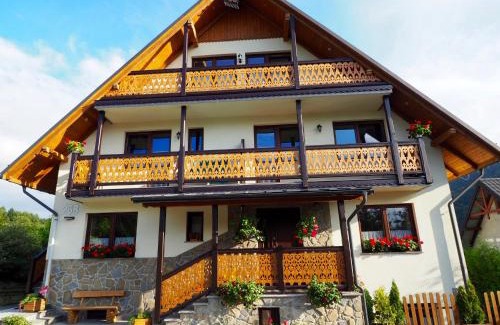 Polany House | Guest Rated: 10/10 Stay at Willa Aurinia with Kitchen Access