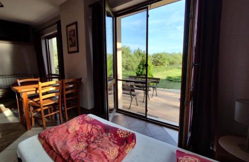 Dwikozy House | Discover Willa Dzika Róża: Pet-Friendly Retreat with Dining