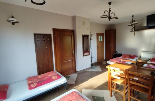 Dwikozy House | Discover Willa Dzika Róża: Pet-Friendly Retreat with Dining