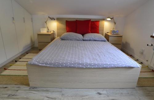 Meszna House | Inviting Willa Ewa: Pet-Friendly with Oceanfront Views