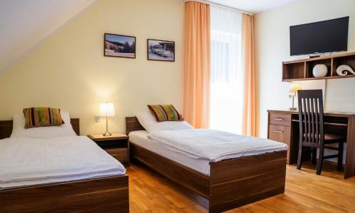 Zegiestozw Apartment | Discover Willa Janka: Oceanfront Escape with Spa & Hot Tub