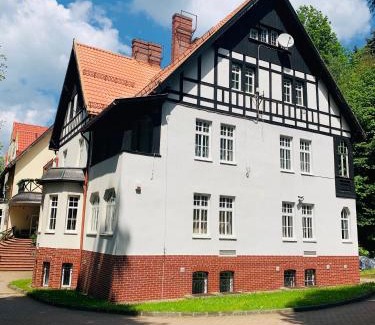 Duszniki Zdroj Villa | Willa Jarzębina: Family-Friendly Retreat with Pool Access