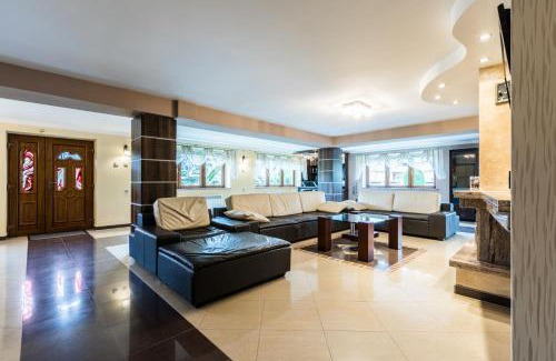 Czarny Dunajec House | Experience Willa Kietówka: Family-Friendly with Hot Tub