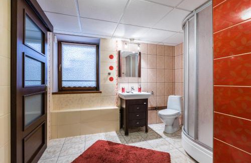 Czarny Dunajec House | Experience Willa Kietówka: Family-Friendly with Hot Tub