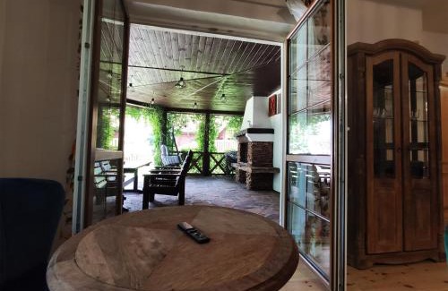 Kozin Villa | Willa Lichaczówka: Cozy Retreat with Kitchen Amenities