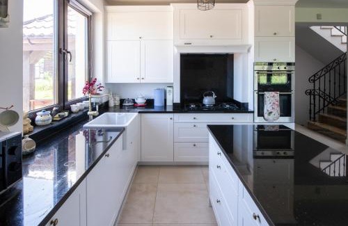 Stare Juchy House | Beachfront Bliss at Willa Liski: Family-Friendly Escape