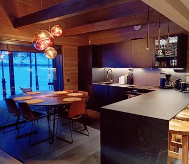 Rovaniemi Villa | Willa Lumia: Oceanfront Bliss with 9.7/10 Guest Rating
